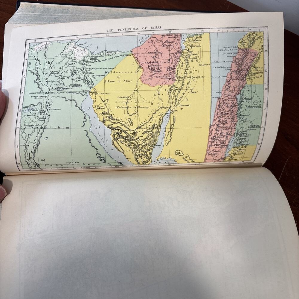 Webb School California Holy Bible King James Version Great Britain With maps - Picture 11 of 13